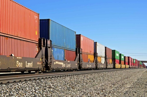 Cargo transport by train in Mumbai